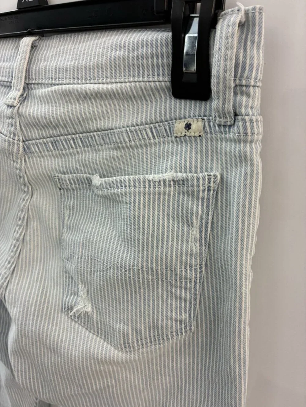 Lucky Brand Brooke Capri Jeans Womens Size 2/26‎ Striped Distressed Skinny